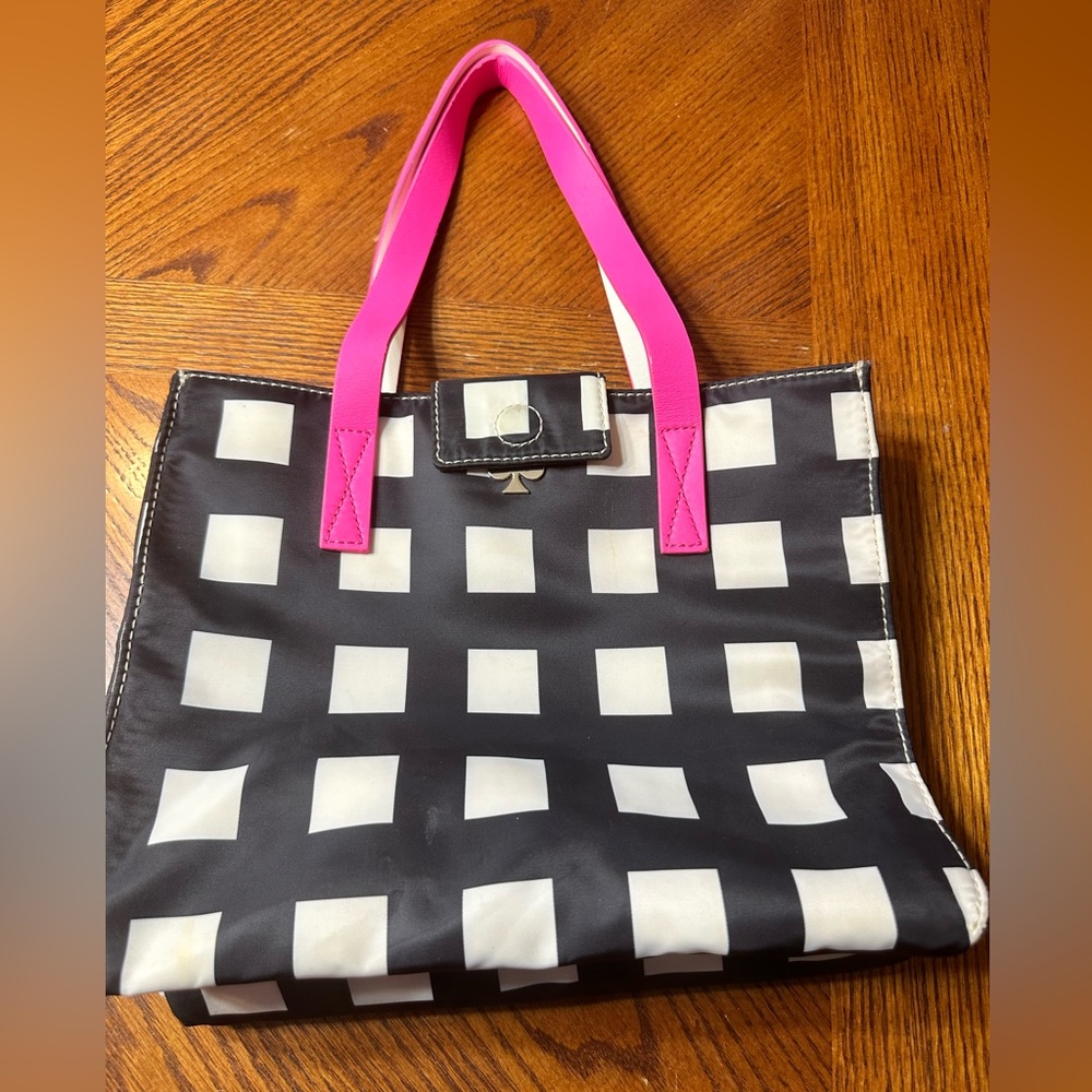 Kate spade bag. Magnetic clasp